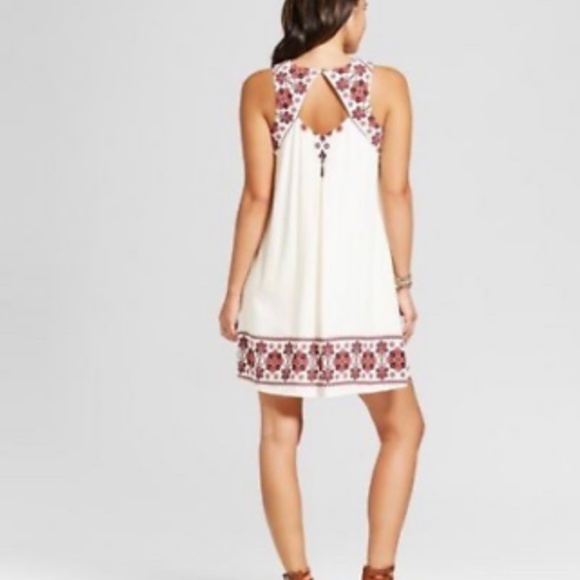 Xhilaration Sleeveless Floral Shift Dress - Picture 2 of 3